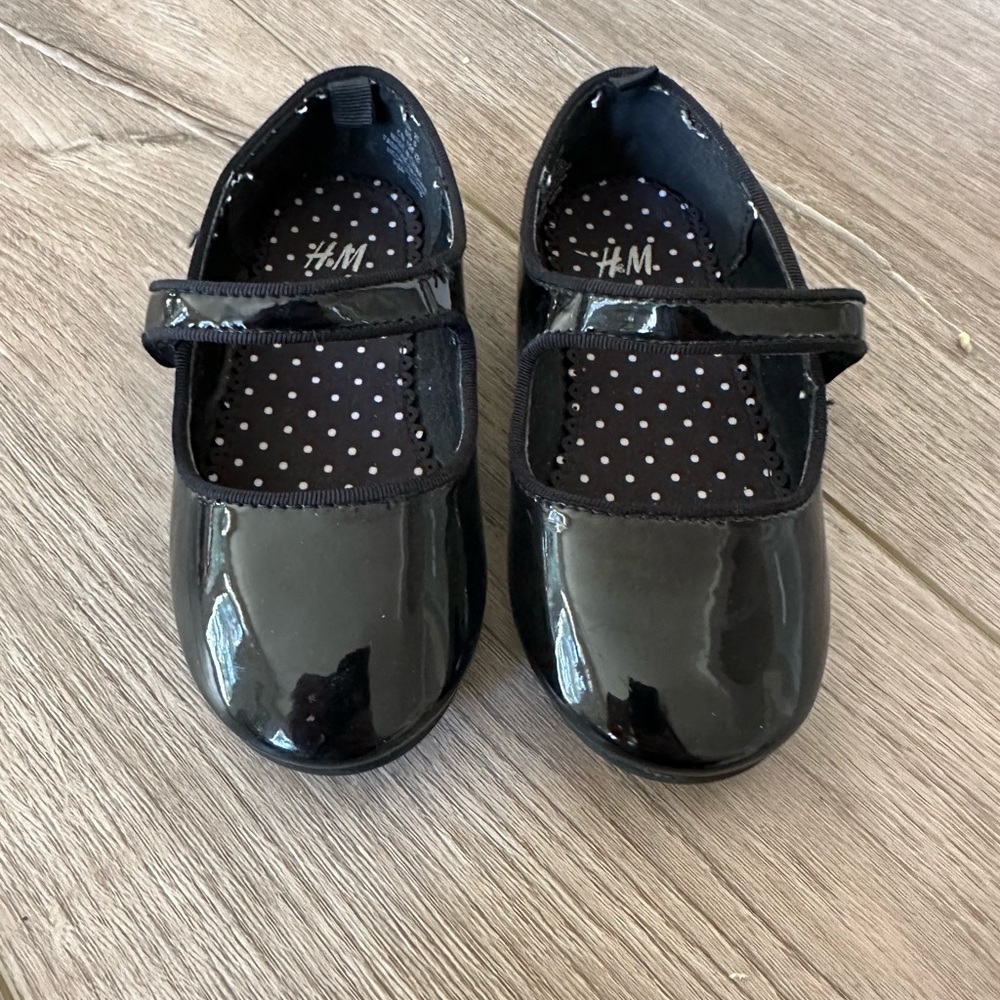 H&M Mary Jane Ballet Flat Dress Shoes - size 8 (toddler)